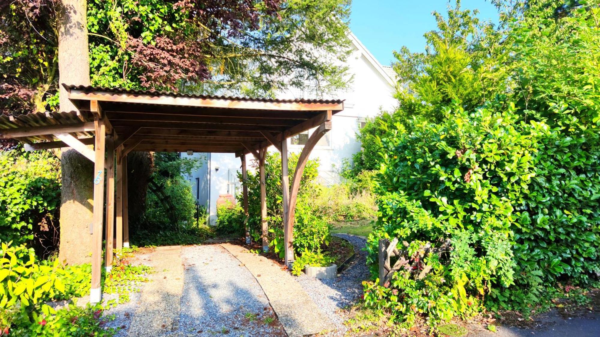 タウヌスシュタインAmselweg Am Waldrand Gelegen Netflix Eigener Carport Uvmアパートメント エクステリア 写真